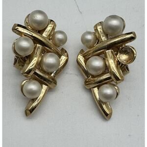 VTG Crown Trifari Luxury Earrings Faux Pearl Gold Tone Clip On Signed READ